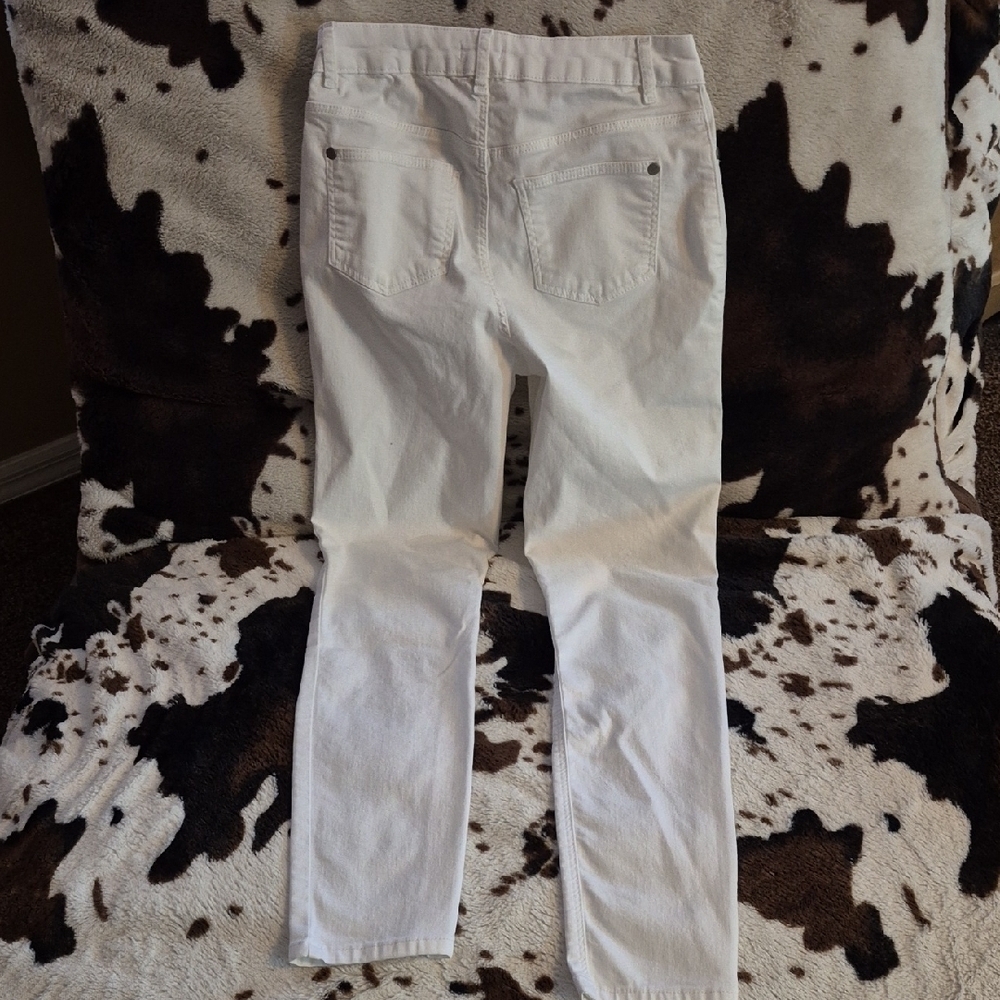 LASCANA White Skinny Jeans with Classic Fit - Picture 5 of 10